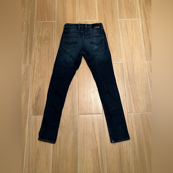 Guess Jeans - Picture 2 of 3